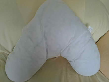 Photo of free V shaped cushion (Welling DA16) #3