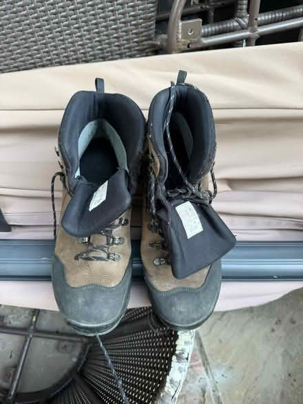 Photo of free Tracking boots (Near Saint Luke’s EC1V) #1