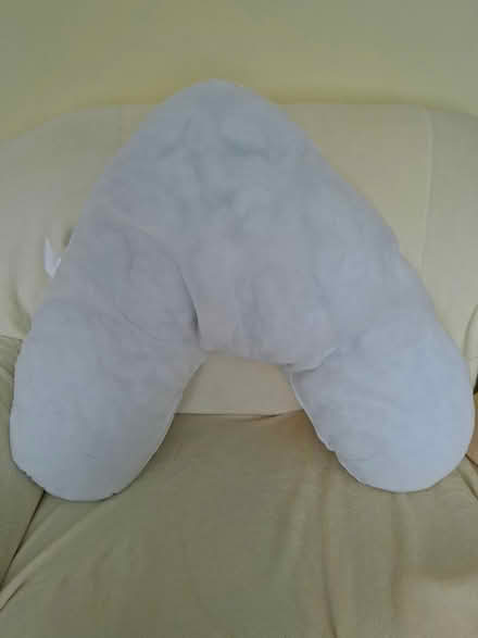 Photo of free V shaped cushion (Welling DA16) #1