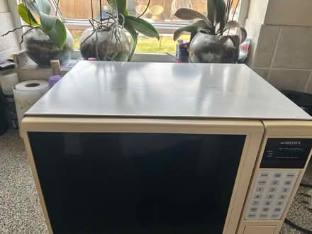 Photo of free Fully working microwave (Oakley MK43) #3