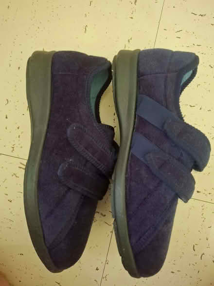 Photo of free easy B size 5 soft shoes. (High Hurstwood TN22) #2