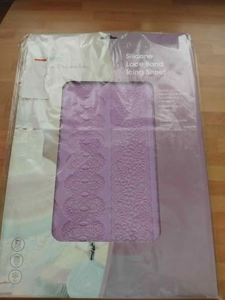 Photo of free Silicone Lace Band Icing Sheet (High Wych) #1