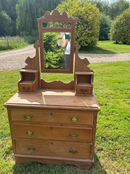 Photo of free Dressing table (Standlake, Oxfordshire) #1