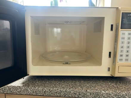 Photo of free Fully working microwave (Oakley MK43) #2