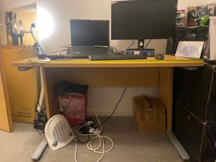 Photo of free Large Office table desk 120x75x73cm (Hackney Wick E9) #4