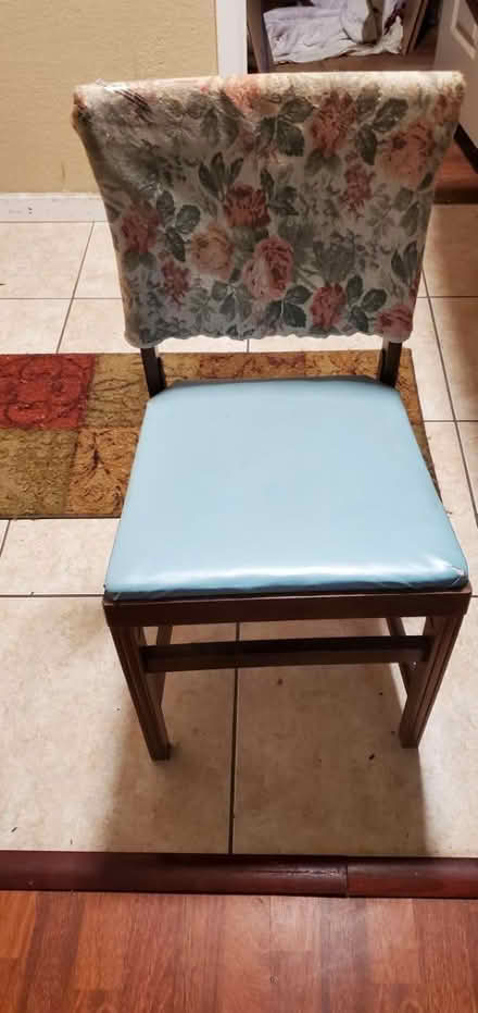 Photo of free Curb alert - dining chairs (Landsman Ave & Knoll Ridge Dr) #1