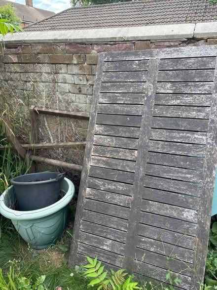 Photo of free Large garden table (West Norwood SE27) #1