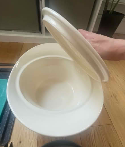 Photo of free Ceramic pot with lid (GL2) #1