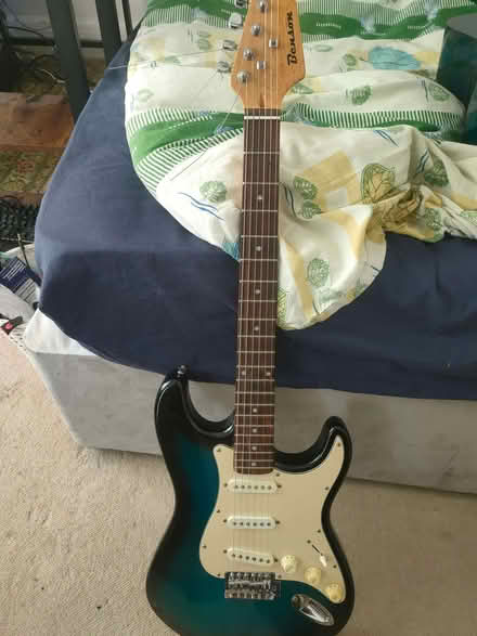 Photo of free Benson electric guitar (California IP4) #1