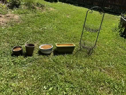 Photo of free Flower pots/pot holder (Woodlawn) #1