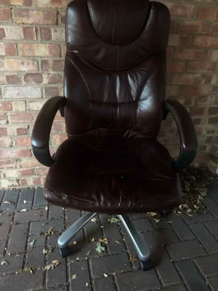 Photo of free Desk chair (Addlestone/row Town (KT15)) #2