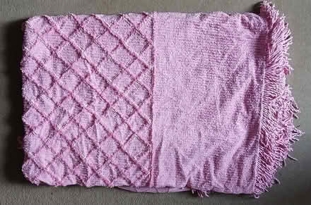 Photo of free Vintage chenille bedspread (Twickenham (St Margarets) TW1) #1