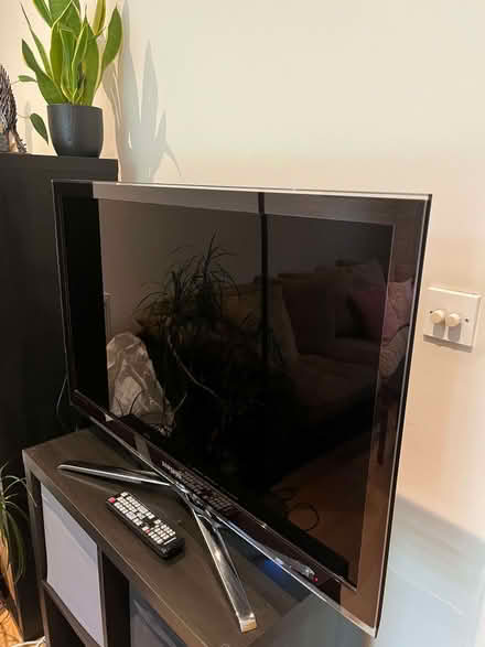 Photo of free Samsung 40" LCD TV - UE40C6620UK (Canonbury N1) #2