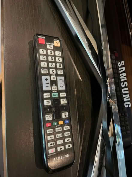 Photo of free Samsung 40" LCD TV - UE40C6620UK (Canonbury N1) #4