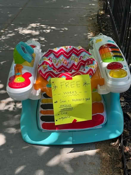Photo of free Fisher-Price Musical Sit and Spin (Dupont) #2