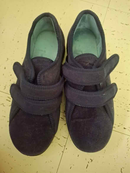 Photo of free easy B size 5 soft shoes. (High Hurstwood TN22) #1