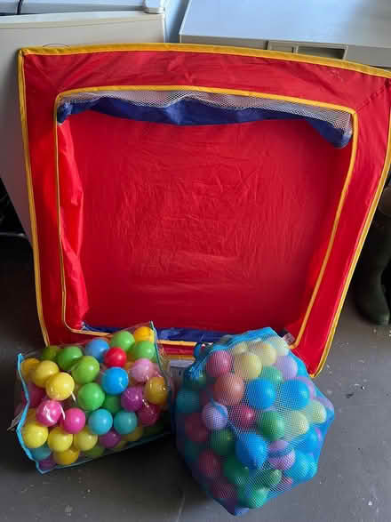 Photo of free Ballpit & balls (High Wycombe HP13, Amersham Rd) #1