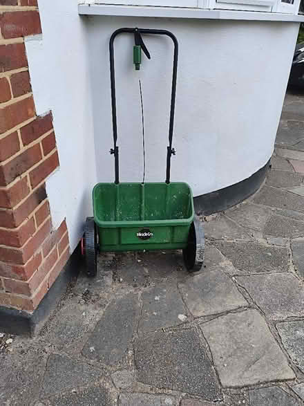 Photo of free Miracle-Gro Lawn Seed Drop Spreader (Cheam SM2) #1