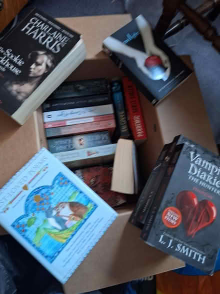 Photo of free Mixed fiction (South Green CM11) #2