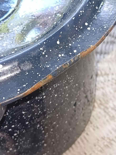 Photo of free Large enameled pot w/lid (19095) #2