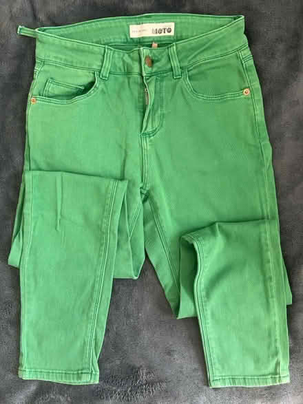 Photo of free Trousers & Cropped tops (TW2) #1