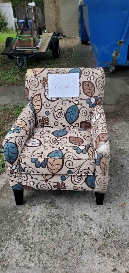 Photo of free Curb alert - chair (Landsman Ave & Knoll Ridge Dr) #1