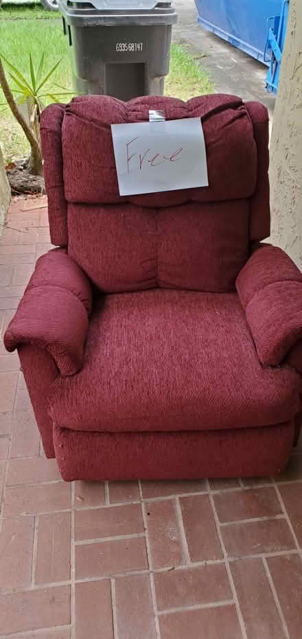 Photo of free Curb alert- recliner, manual, red (Landsman Ave & Knoll Ridge Dr) #1