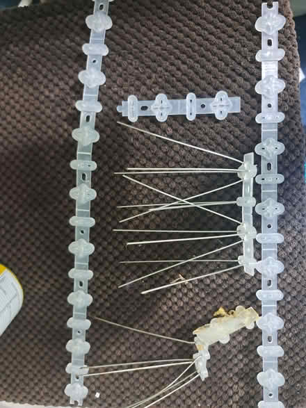 Photo of free Anti-squirrel spikes for bird feeders (Battle RG30) #1