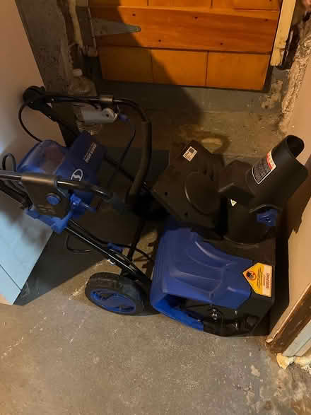 Photo of free Cordless 40v snow Joe snow blower (Norwalk) #1
