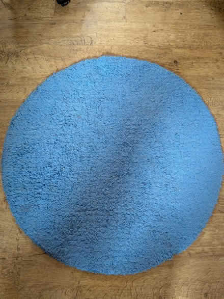Photo of free Blue circular rug (Bedford, MK40) #1