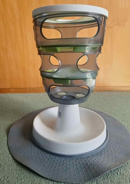 Photo of free A toy for bored cats (Woodley RG5) #3