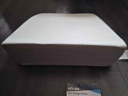 Photo of free Kolbs Bed Wedge Pillow (Ellenbrook M28) #4