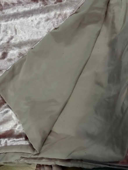 Photo of free Pink shimmery double quilt cover (Peachcroft OX14) #3