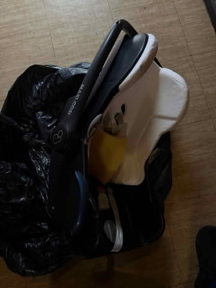 Photo of free Car seat Maxi cosi 0-9mths (Tower Hamlets E3 Bow Church) #1