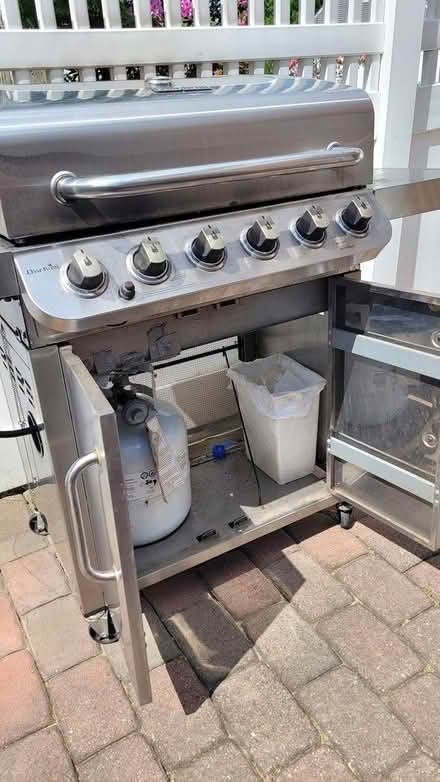 Photo of free Char Broil gas grill (Merrick) #2