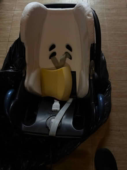 Photo of free Car seat Maxi cosi 0-9mths (Tower Hamlets E3 Bow Church) #2