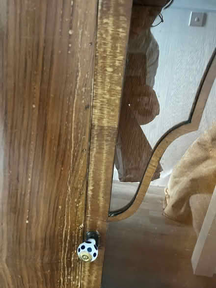 Photo of free Glass cabinet (E17) #4