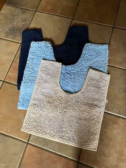Photo of free 3 x pedestal mats (Goffs Oak EN7) #1