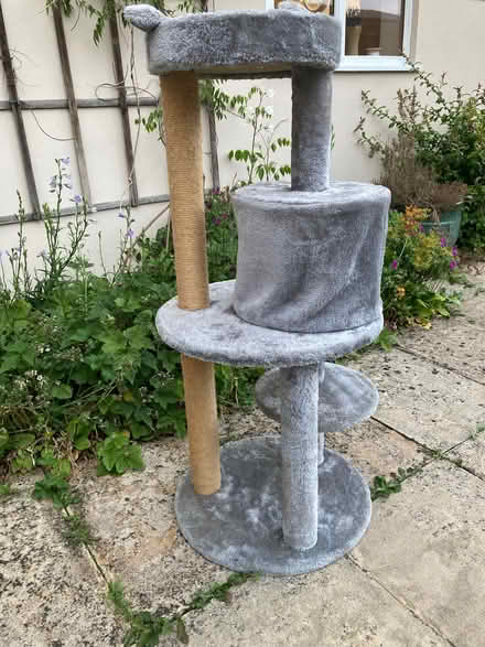 Photo of free Cat scratch post/tower good condition (Chapel Lawn SY7) #2