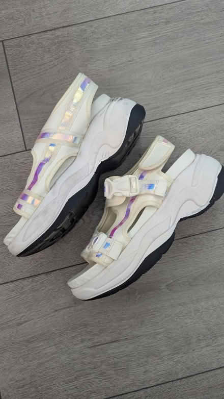 Photo of free Flatform sandals (SE25) #2
