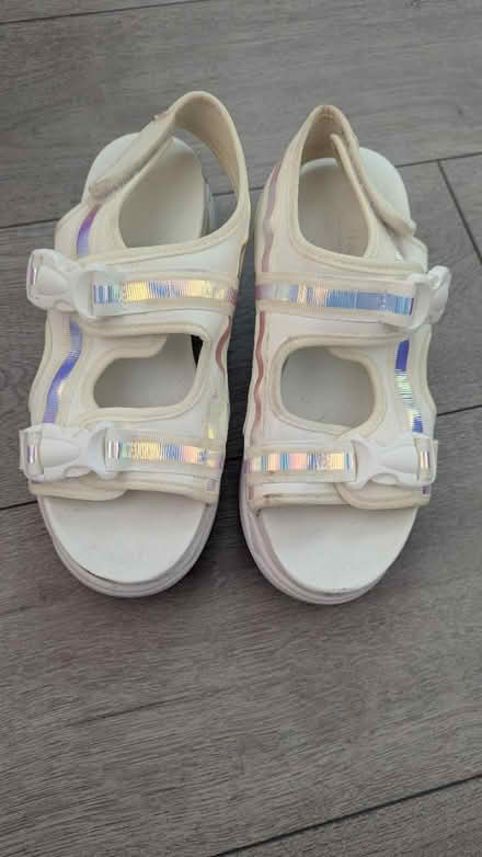 Photo of free Flatform sandals (SE25) #1