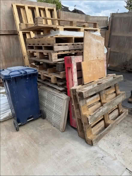 Photo of free 23 Wooden Pallets (Totteridge N20) #1