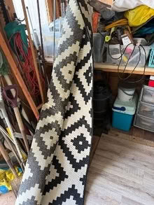Photo of free Large rug (Wokingham RG40) #1