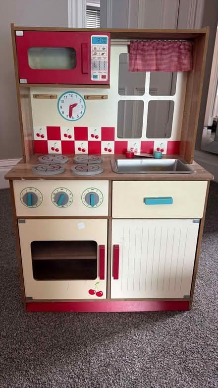 Photo of free Children’s kitchen (Causewayhead FK9) #1