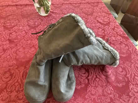 Photo of free Girls'Women's Winter Boots (Near Eubank Costco) #1