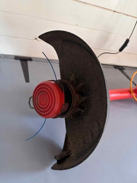 Photo of free Plug in garden strimmer (Leighton Buzzard LU7) #2