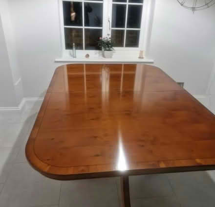 Photo of free Beautiful table (Broadfield. Crawley) #3