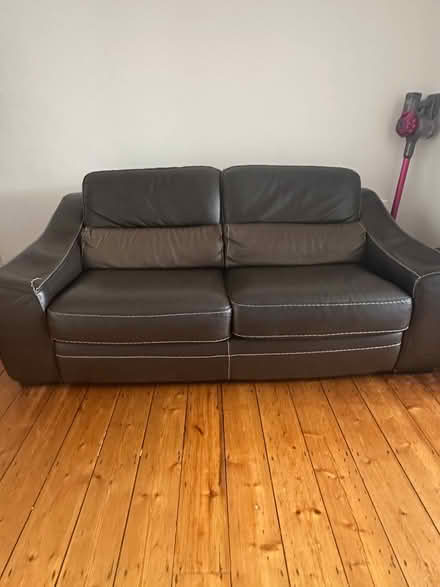Photo of free Brown leather sofa (Earlsfield SW18) #1