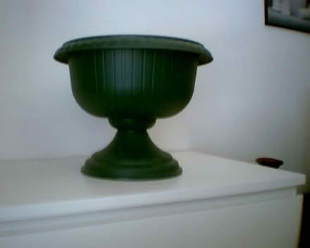 Photo of free Planter (Queen/Rutherford in Brampton) #1