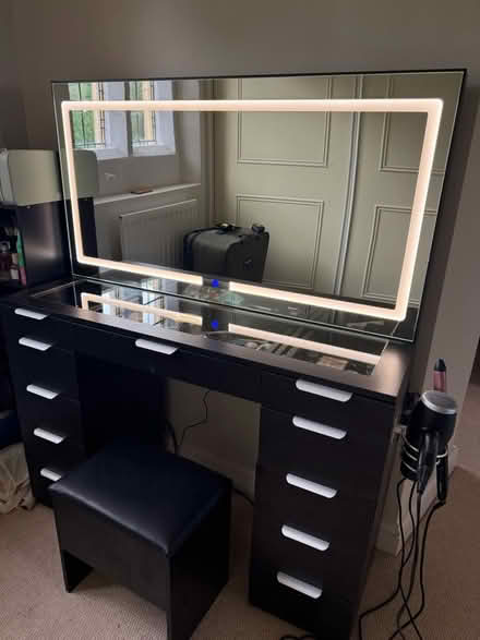 Photo of free Vanity desk with light up mirror (Woking) #4
